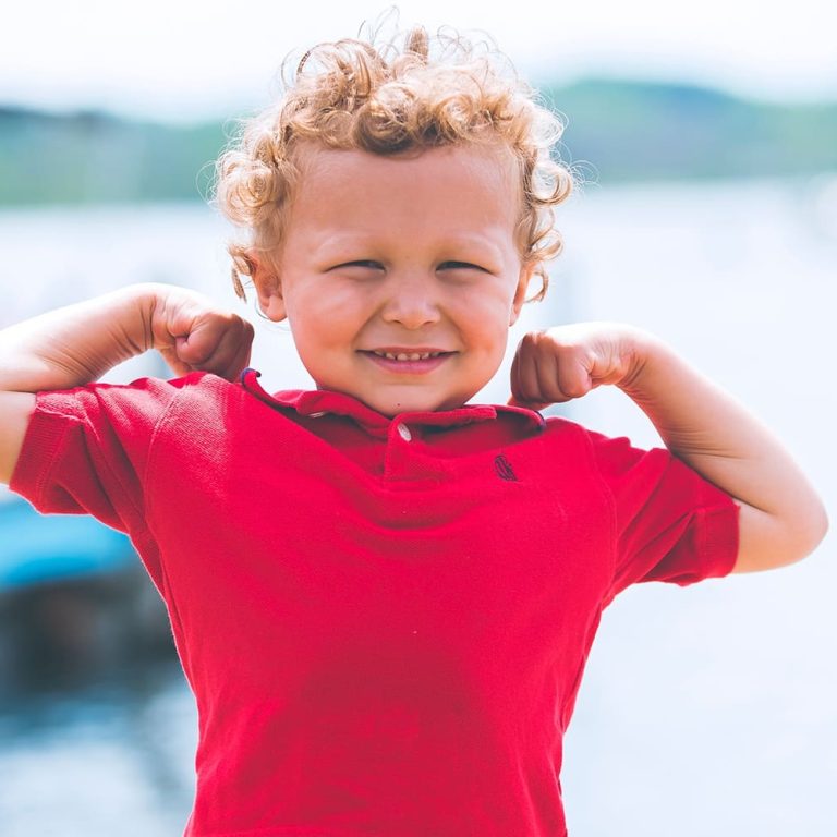 young kid with red t-shirt
